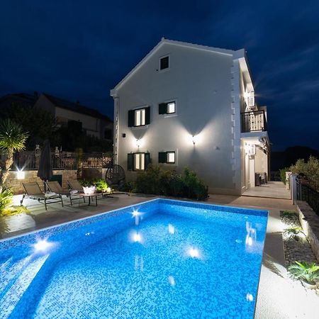 Villa Sun Garden - 4 Star Villa With Heated Swimming Pool, Quiet Bay, Bbq, 50M From The Sea 밀나 외부 사진