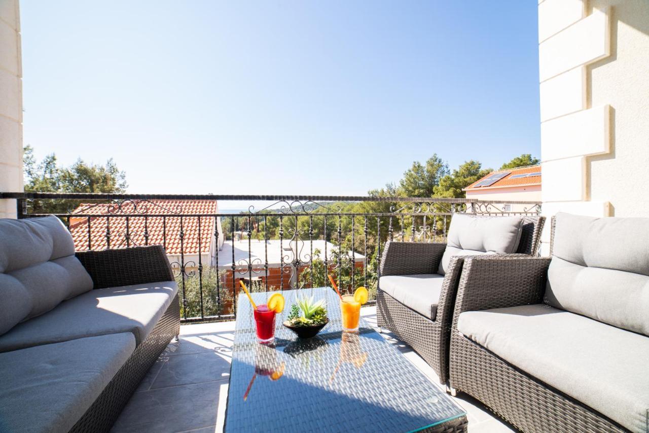 Villa Sun Garden - 4 Star Villa With Heated Swimming Pool, Quiet Bay, Bbq, 50M From The Sea 밀나 외부 사진