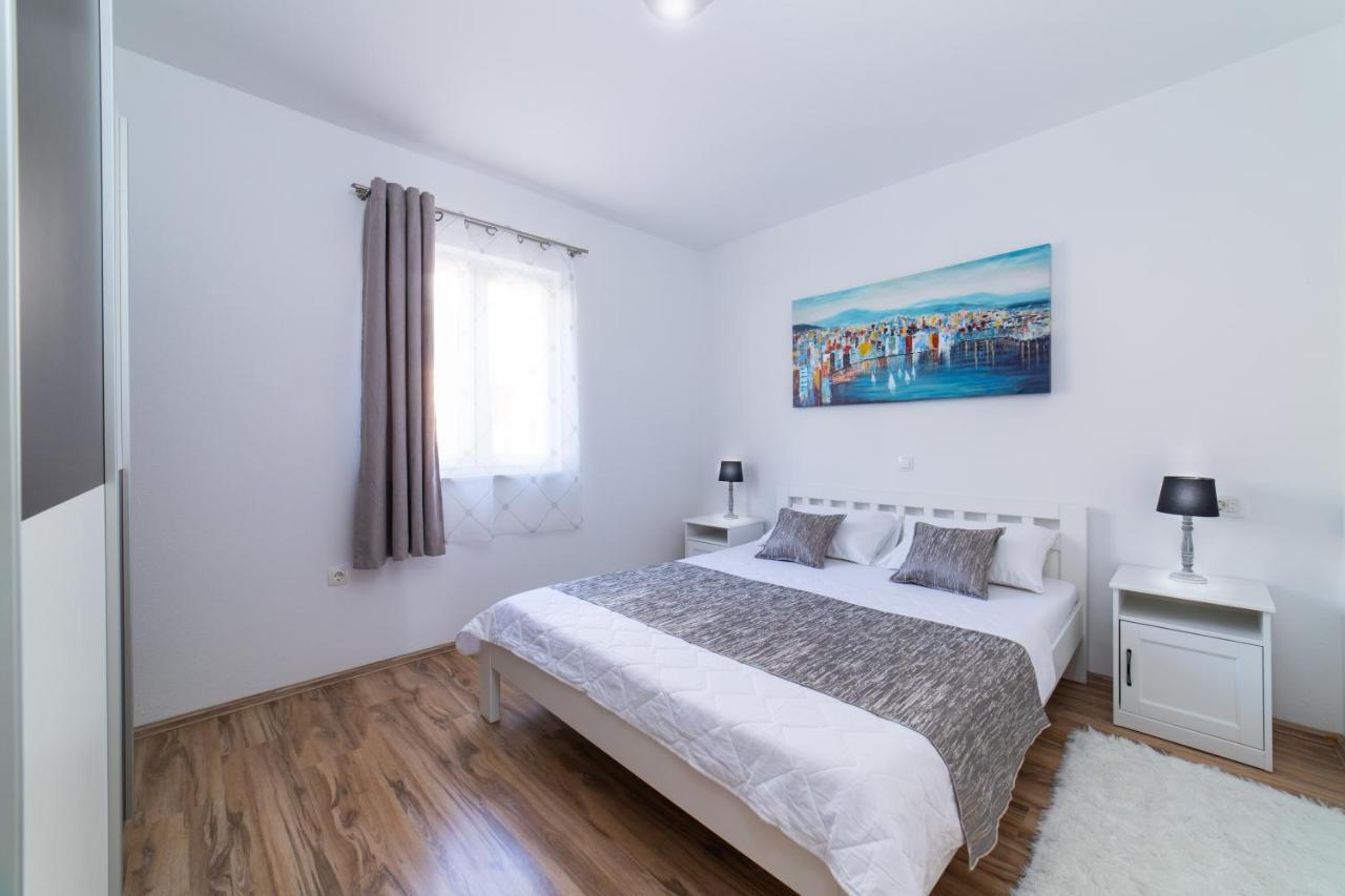 Villa Sun Garden - 4 Star Villa With Heated Swimming Pool, Quiet Bay, Bbq, 50M From The Sea 밀나 외부 사진