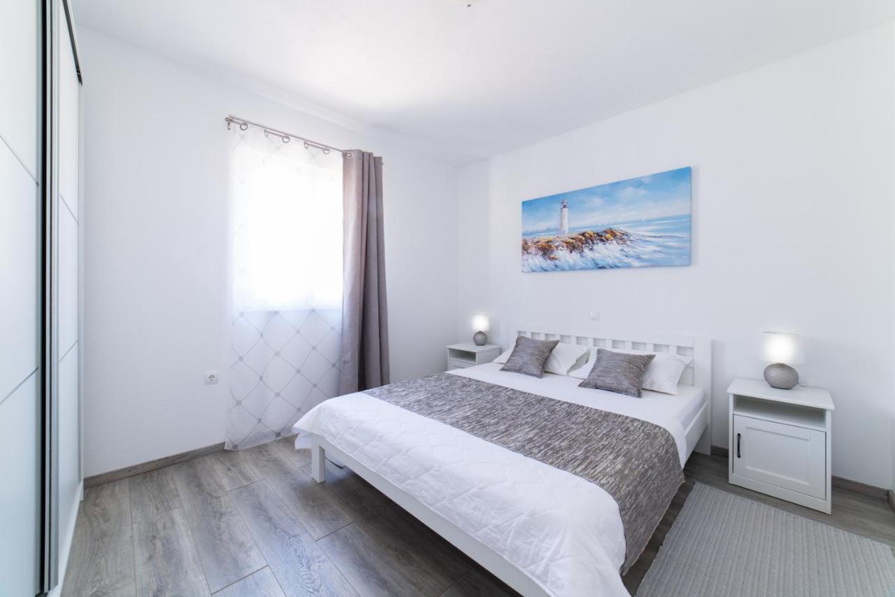 Villa Sun Garden - 4 Star Villa With Heated Swimming Pool, Quiet Bay, Bbq, 50M From The Sea 밀나 외부 사진