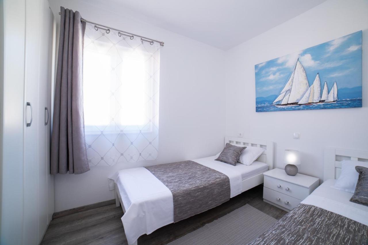 Villa Sun Garden - 4 Star Villa With Heated Swimming Pool, Quiet Bay, Bbq, 50M From The Sea 밀나 외부 사진