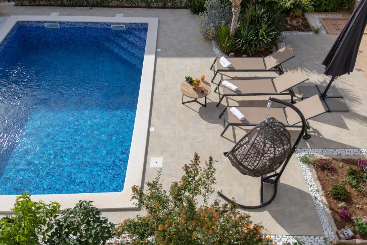 Villa Sun Garden - 4 Star Villa With Heated Swimming Pool, Quiet Bay, Bbq, 50M From The Sea 밀나 외부 사진