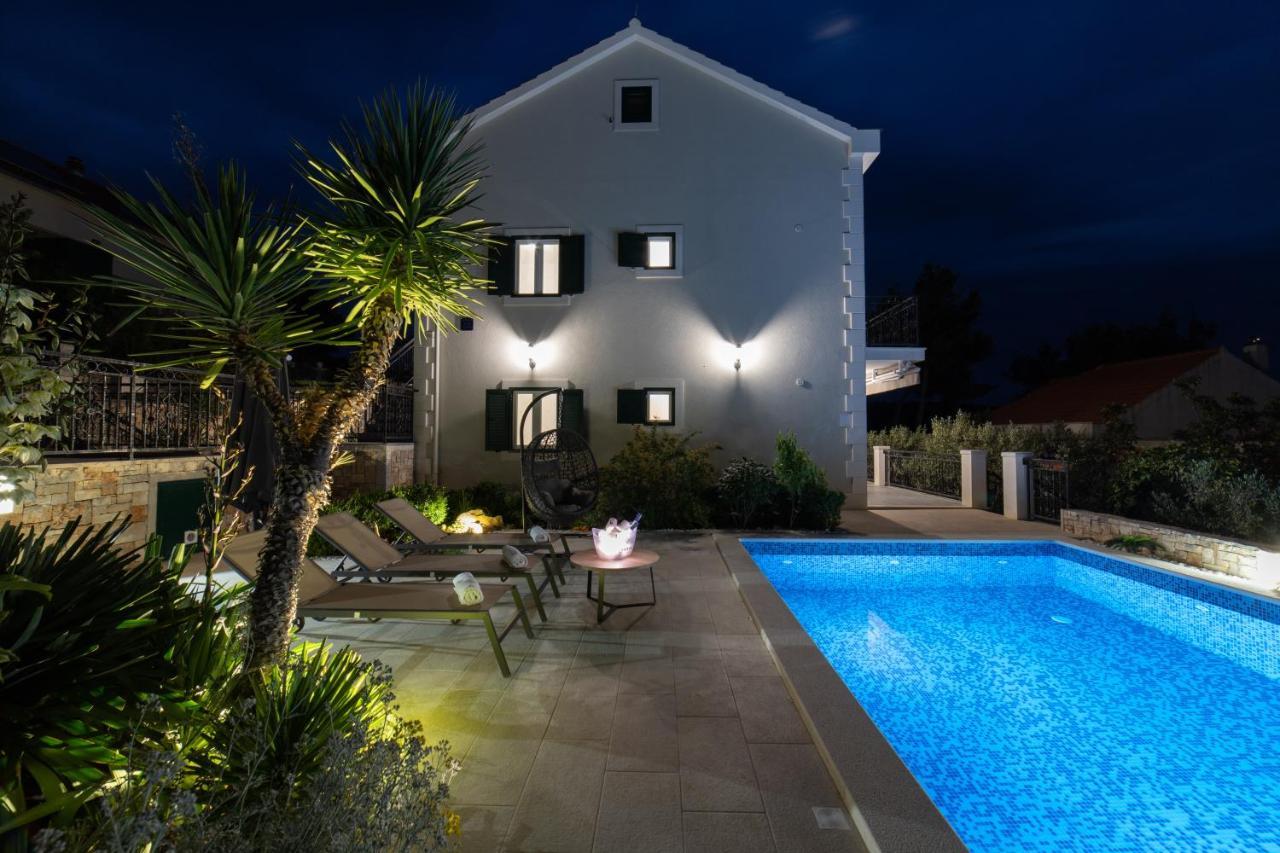 Villa Sun Garden - 4 Star Villa With Heated Swimming Pool, Quiet Bay, Bbq, 50M From The Sea 밀나 외부 사진