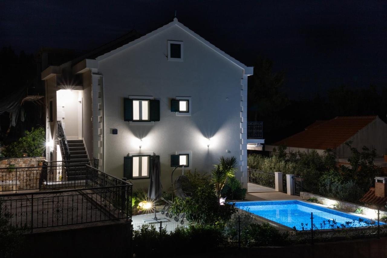 Villa Sun Garden - 4 Star Villa With Heated Swimming Pool, Quiet Bay, Bbq, 50M From The Sea 밀나 외부 사진